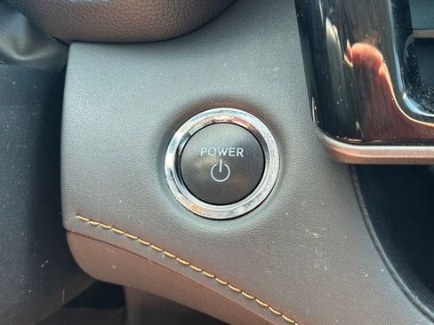 Used 2023 Toyota Highlander Bronze Edition FWD image 32