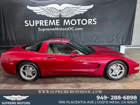 Used 2000 Chevrolet Corvette Coupe w/ Memory Pkg image 1