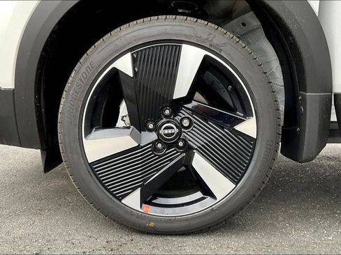 New 2026 Nissan Kicks SR image 9