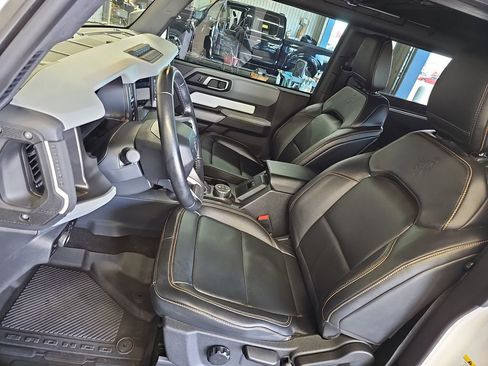 Used 2023 Ford Bronco Badlands image 15