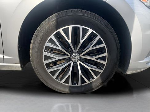 Used 2019 Volkswagen Jetta SE w/ Cold Weather Package image 2