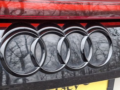Used 2023 Audi Q8 Premium Plus w/ Premium Plus Package AWD/4WD image 28