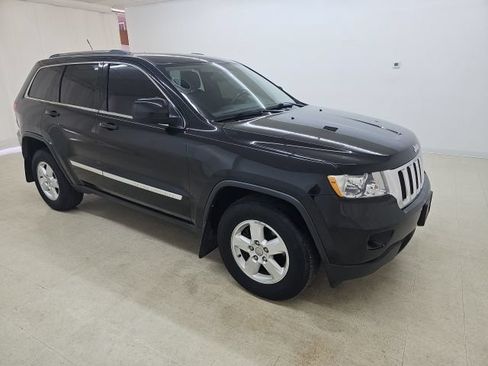Used 2012 Jeep Grand Cherokee Laredo w/ Laredo E Group AWD/4WD image 8