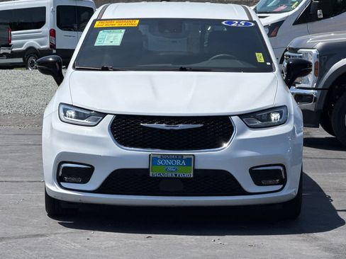 Used 2025 Chrysler Pacifica Select FWD image 9