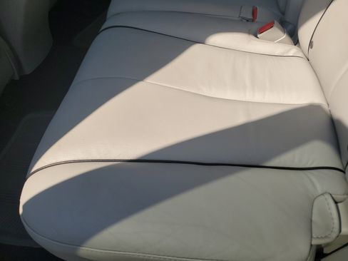 Used 2011 Toyota Venza AWD w/ Comfort Pkg image 12