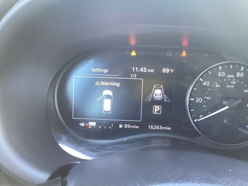 Used 2024 Nissan Kicks SV FWD image 11