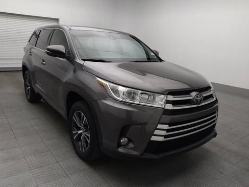 Used 2018 Toyota Highlander Plus FWD image 13