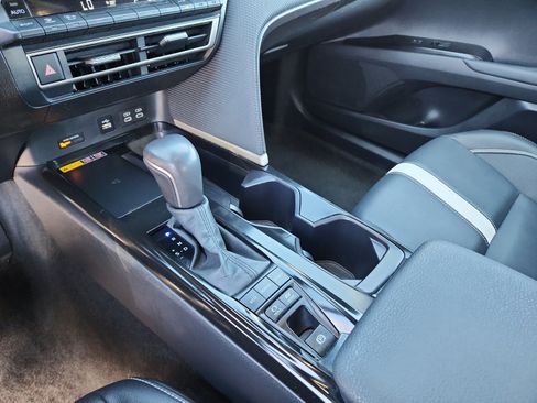 Used 2025 Toyota Camry SE image 17