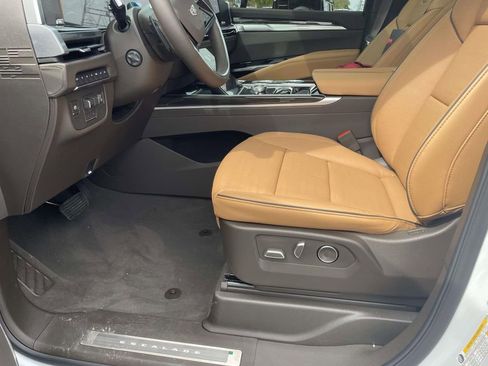 New 2026 Cadillac Escalade ESV Luxury w/ LPO, Radiant Package image 22