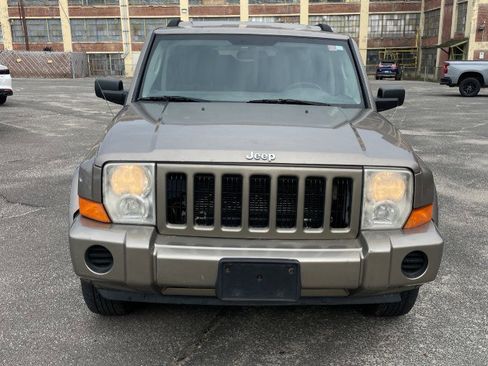 Used 2006 Jeep Commander 4WD image 8