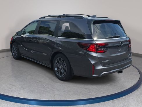 New 2026 Honda Odyssey Touring image 7