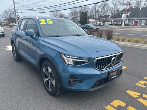 Certified 2025 Volvo XC40 B5 Plus image 6