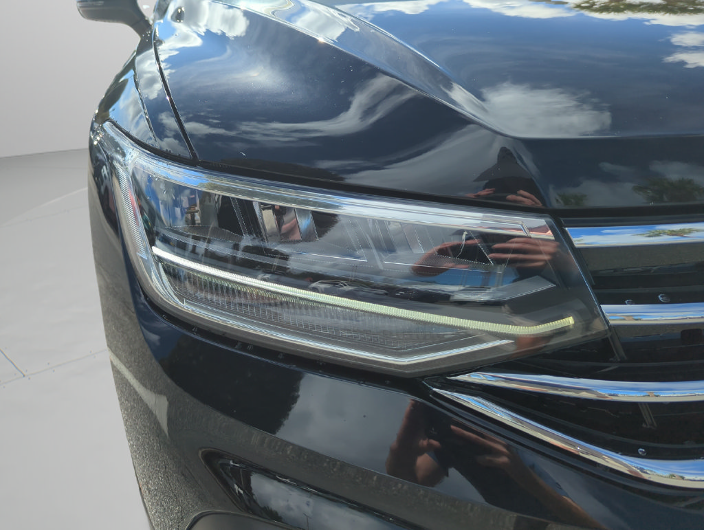 Used 2024 Volkswagen Tiguan SE FWD image 17