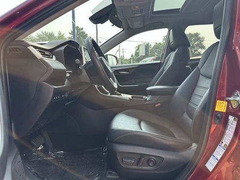 Used 2021 Toyota RAV4 XLE Premium image 10