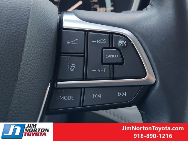 Used 2021 Toyota Highlander XLE FWD image 29