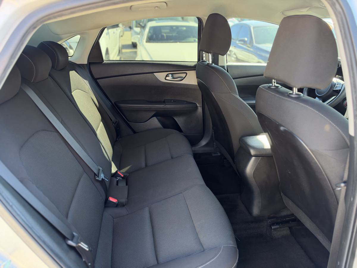 Used 2020 Kia Forte LXS FWD image 16