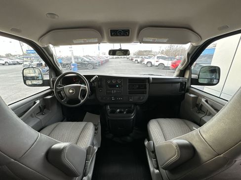 Used 2025 Chevrolet Express 3500 LS RWD image 18