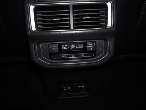 Used 2024 Volkswagen Atlas SE AWD/4WD image 15