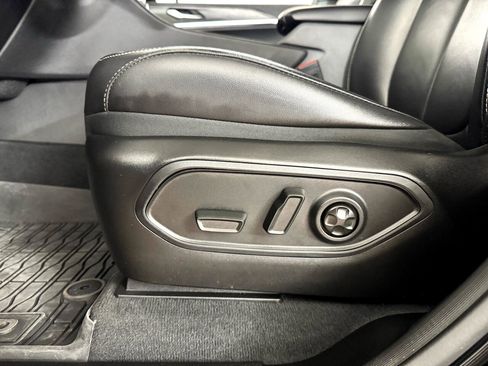 Used 2024 Jeep Grand Cherokee Limited image 14