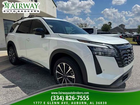 Used 2026 Nissan Pathfinder Platinum w/ Cargo Package FWD image 4