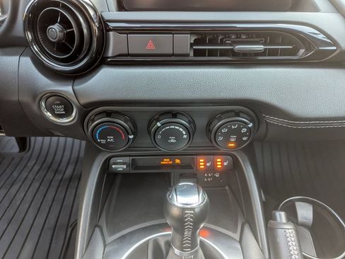 Used 2021 MAZDA MX-5 Miata RF Club RWD image 23