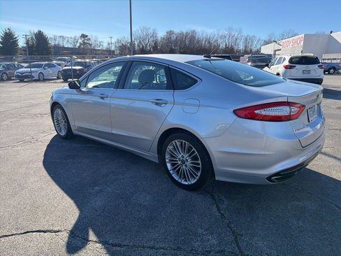 Used 2014 Ford Fusion SE w/ Equipment Group 202A image 9