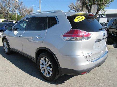 Used 2015 Nissan Rogue SV image 4