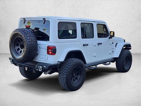 Used 2018 Jeep Wrangler Unlimited Sahara AWD/4WD image 5