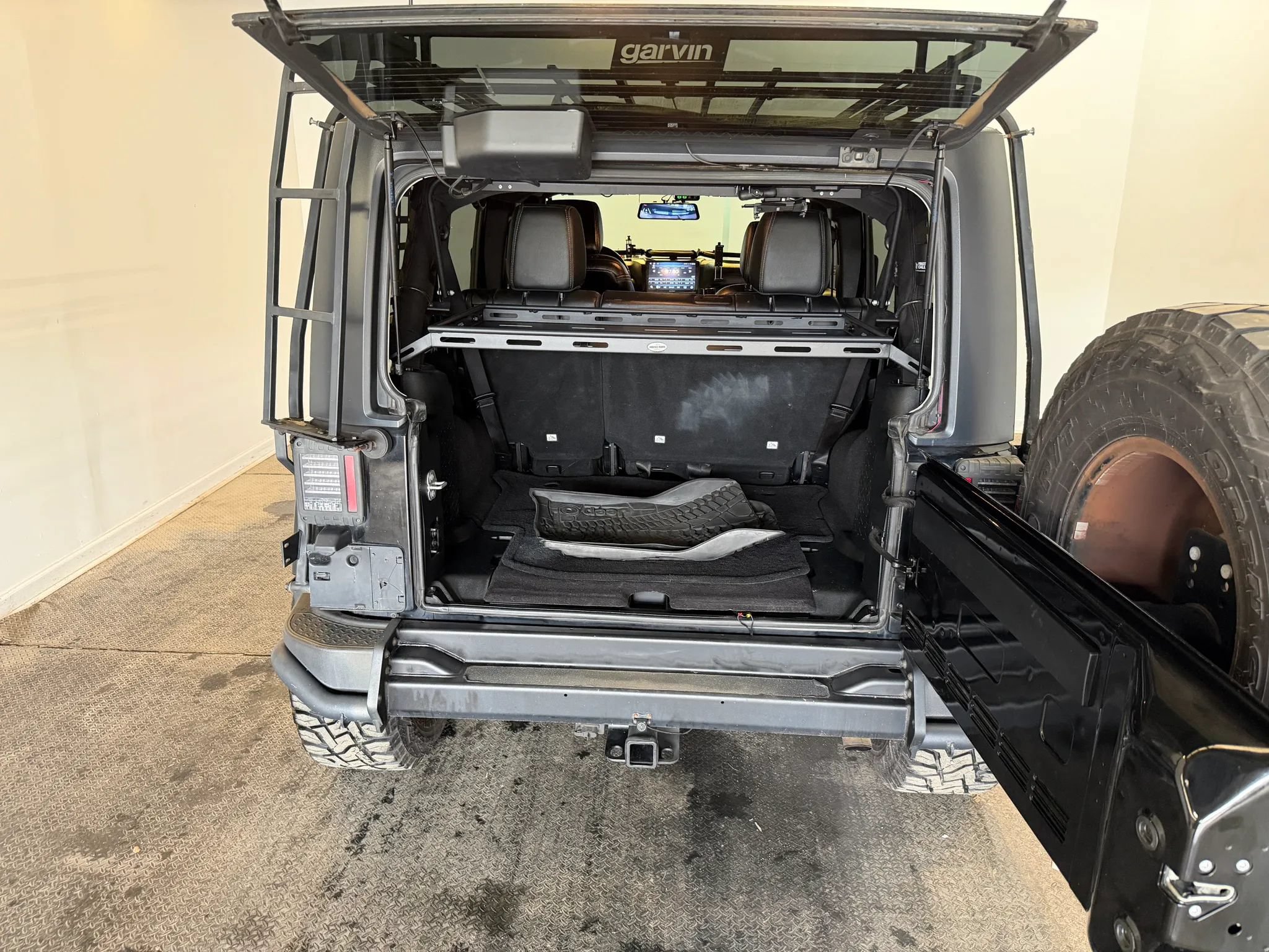 Used 2017 Jeep Wrangler Unlimited Sahara AWD/4WD image 37