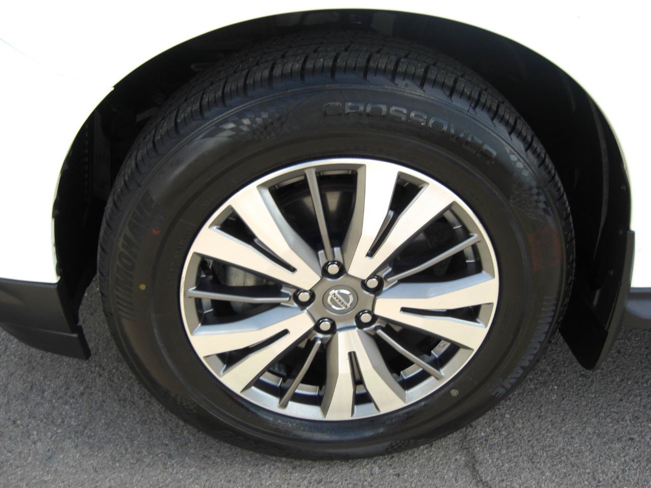 Used 2020 Nissan Pathfinder S FWD image 4