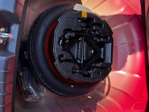 Used 2017 Hyundai Elantra Limited image 6