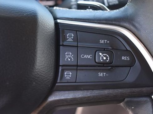 Used 2021 Jeep Grand Cherokee L Limited AWD/4WD image 31