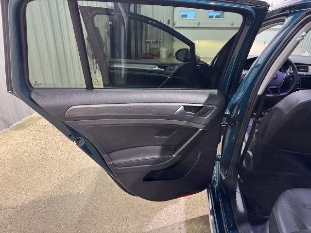 Used 2018 Volkswagen Golf Alltrack AWD/4WD image 19