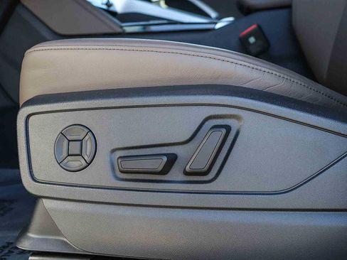 Used 2025 Audi Q5 Premium w/ Convenience Package image 25