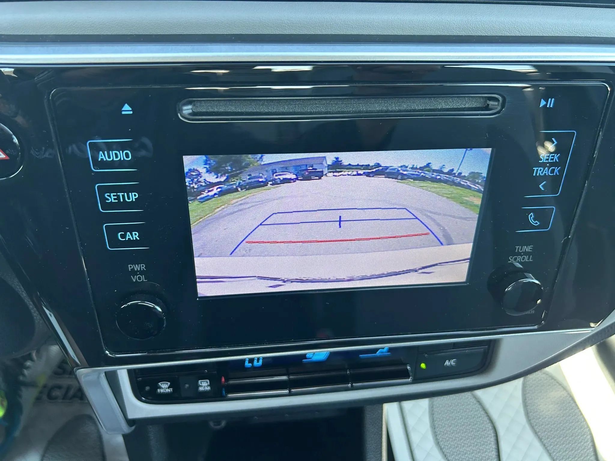 Used 2018 Toyota Corolla LE FWD image 21