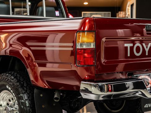 Used 1991 Toyota Pickup Deluxe image 35