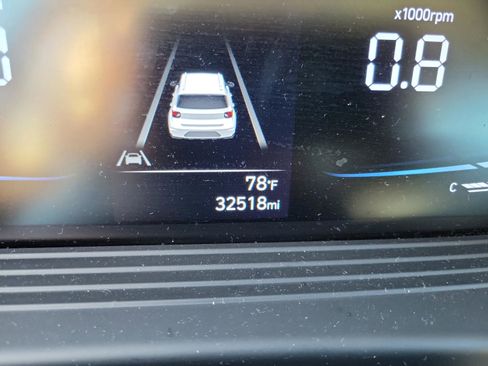 Used 2023 Hyundai Venue Limited image 6