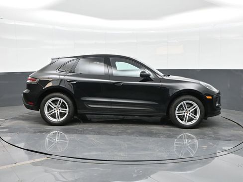 Certified 2025 Porsche Macan image 10