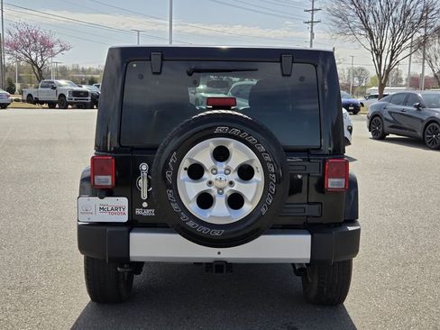 Used 2013 Jeep Wrangler Unlimited Sahara w/ Connectivity Group image 10