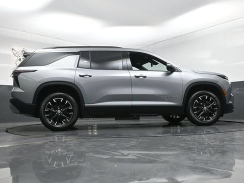 New 2026 Chevrolet Traverse LT w/ Sun and Wheel Package FWD image 32