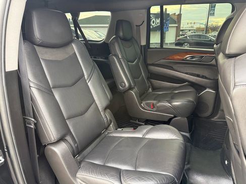 Used 2019 Cadillac Escalade ESV Luxury image 29