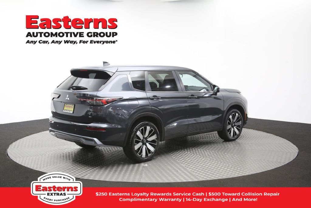 Used 2025 Mitsubishi Outlander SE FWD image 43