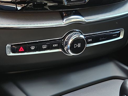 Used 2021 Volvo XC60 T6 R-Design image 16