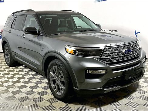 Used 2023 Ford Explorer XLT w/ Equipment Group 202A RWD image 3