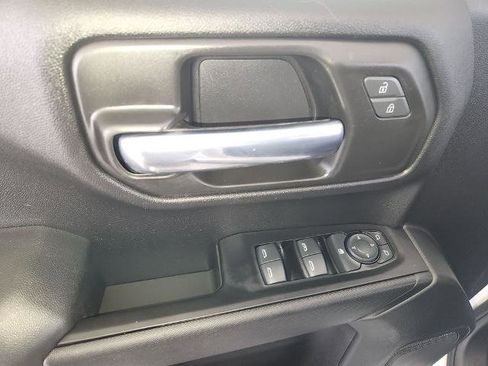 Used 2020 Chevrolet Silverado 1500 Custom w/ Custom Value Package image 5