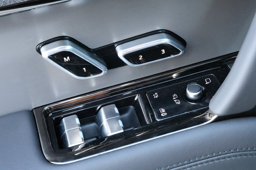 New 2027 Land Rover Range Rover Sport SE AWD/4WD image 15