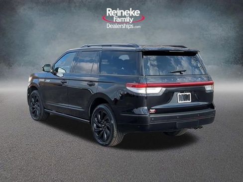 Used 2022 Lincoln Navigator 4WD image 8