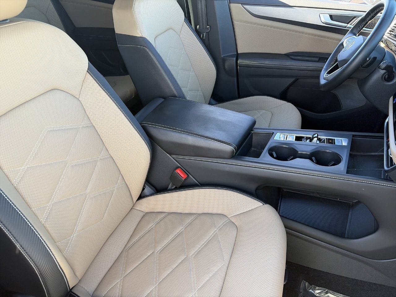 Used 2024 Volkswagen Atlas Cross Sport SE FWD image 10