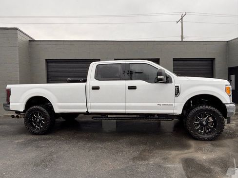 Used 2017 Ford F350 XLT w/ XLT Value Package image 3