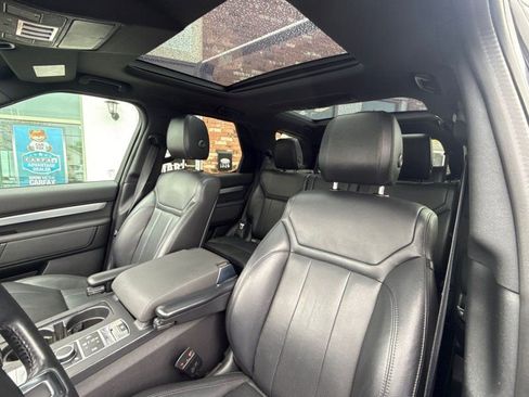 Used 2020 Land Rover Discovery Landmark image 12